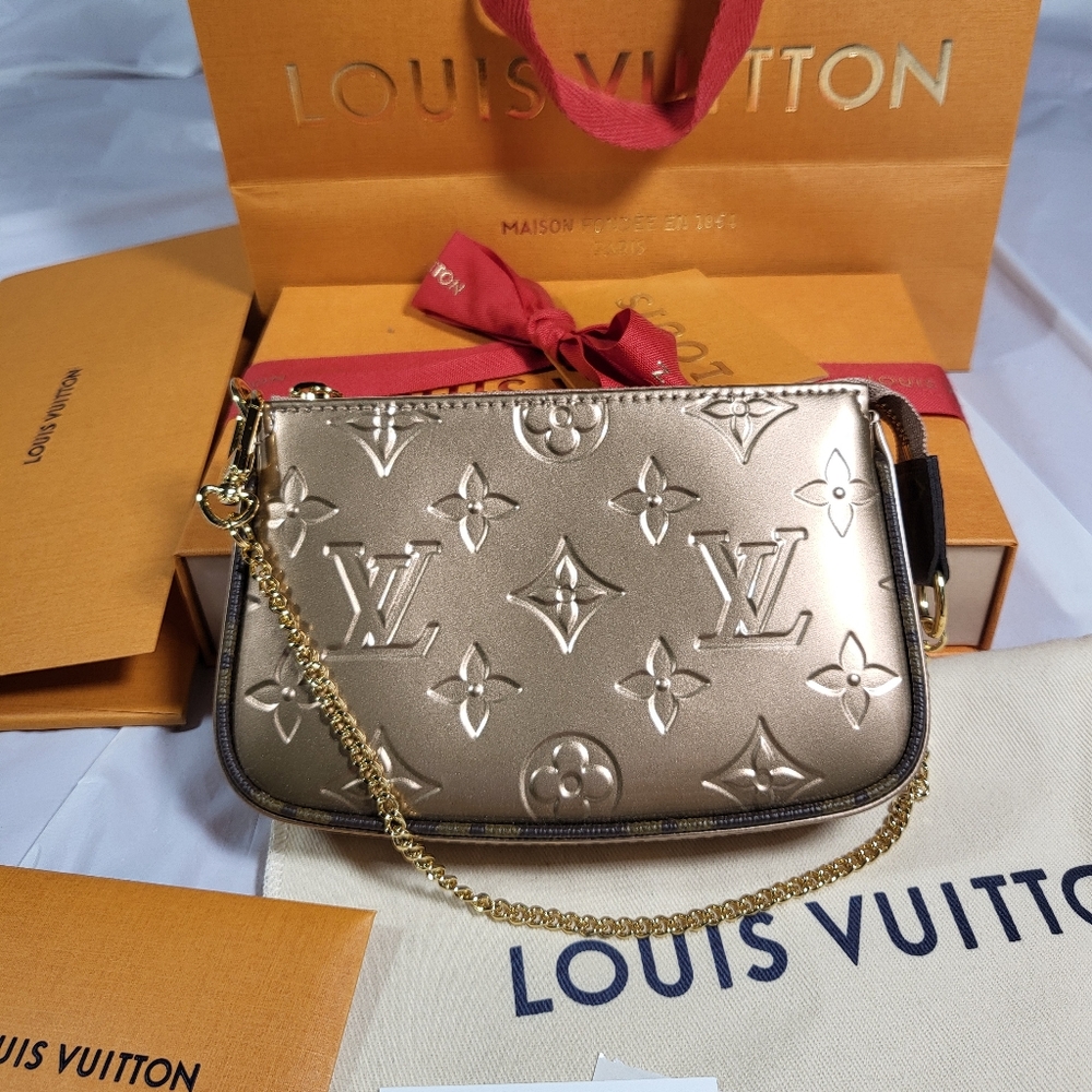 Brand new limited edition authentic Louis Vuitton Vernis rose gold mini pochette